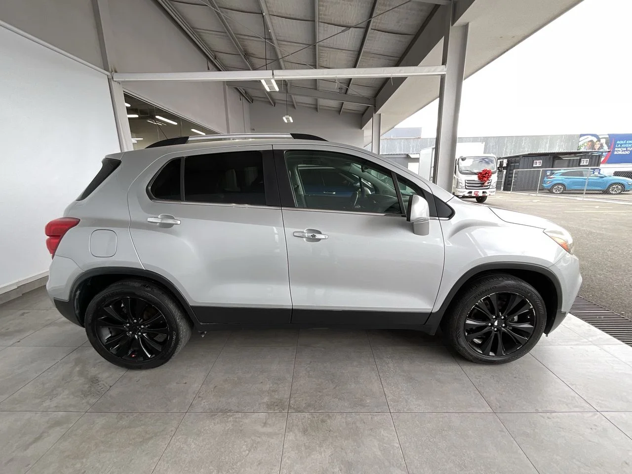 Exterior 8