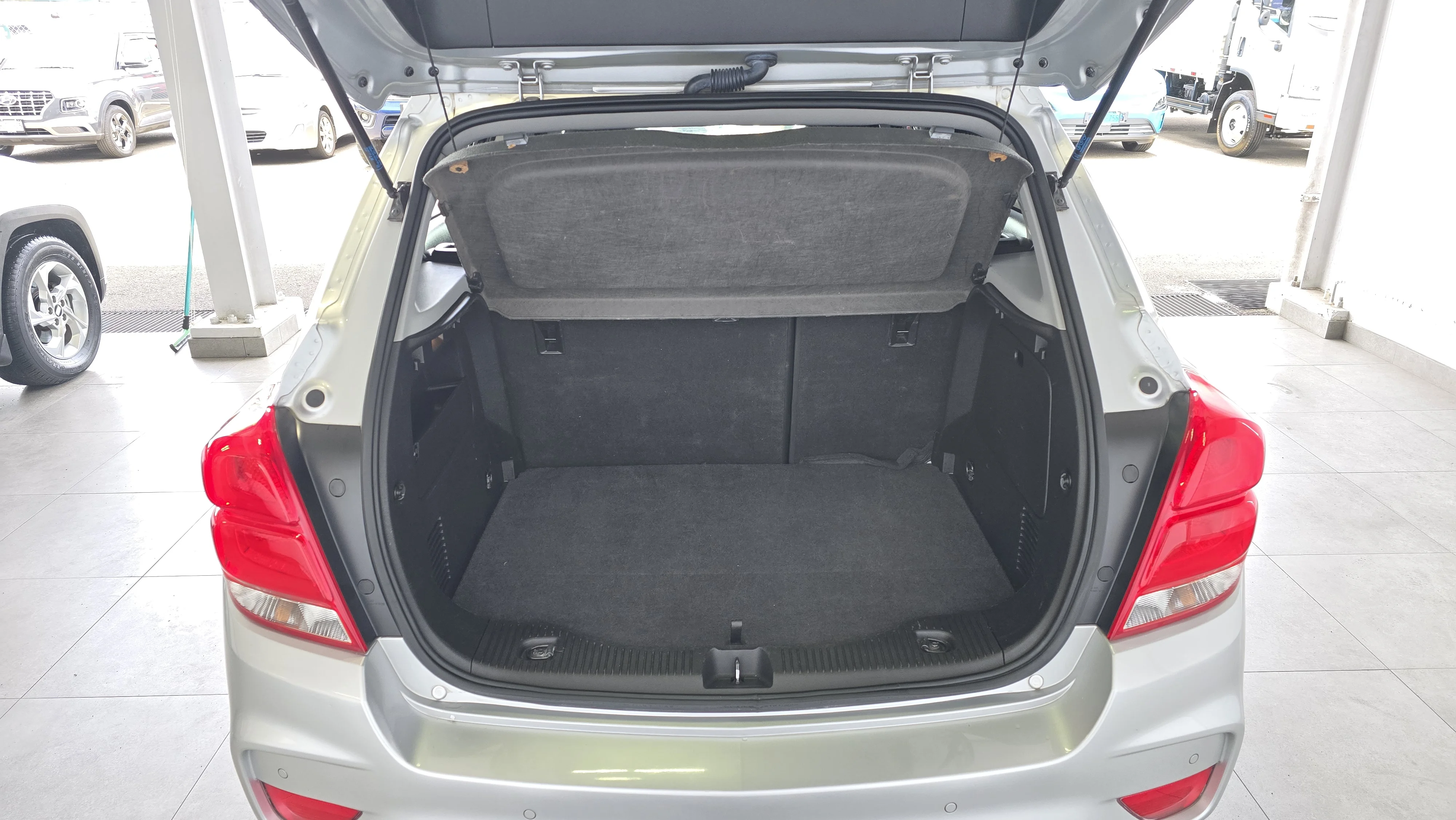 Interior 3