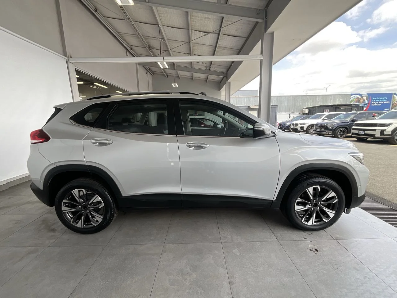 Exterior 8
